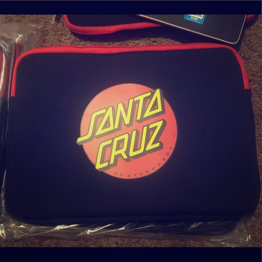 Santa Cruz 13” Laptop Case!! ♥️🤘🏼🤓PRICE FIRM!